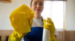 Las empleadas domésticas aguardan por el cobro de sus salarios  en noviembre