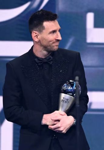 Lionel Messi recibiendo el premio The Best