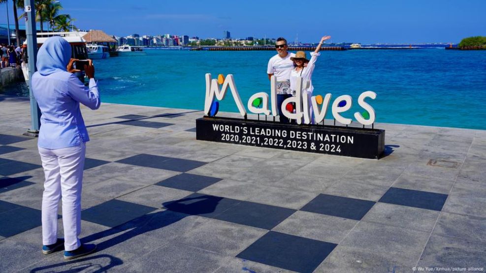 Maldivas prohíbe fumar a los jóvenes.