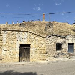 La ruta del vino en Castilla y León viene acompañada por tradiciones ancestrales y castillos con mucha historia.