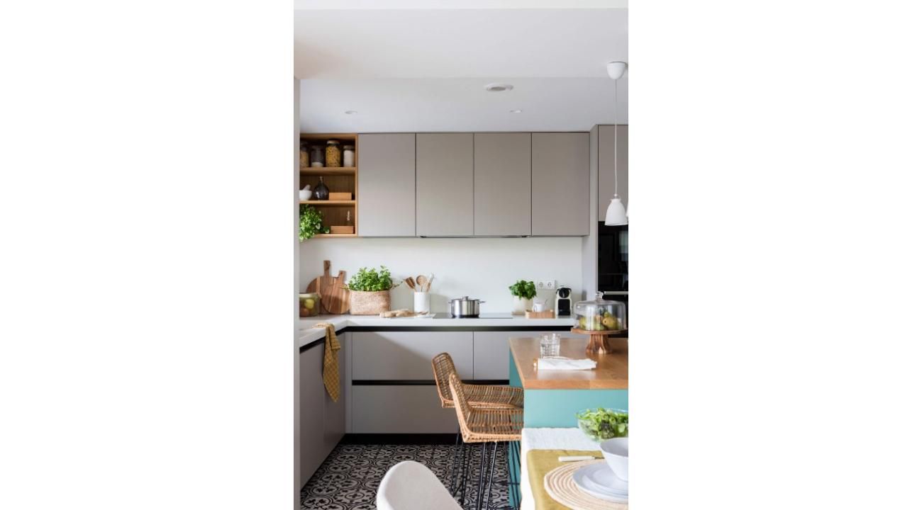 Tendencias 2025: Estantes abiertos, la clave para cocinas modernas y funcionales