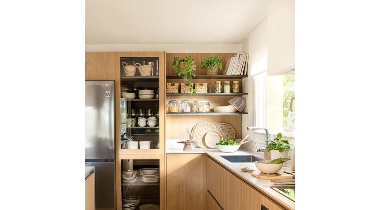 Tendencias 2025: Estantes abiertos, la clave para cocinas modernas y funcionales