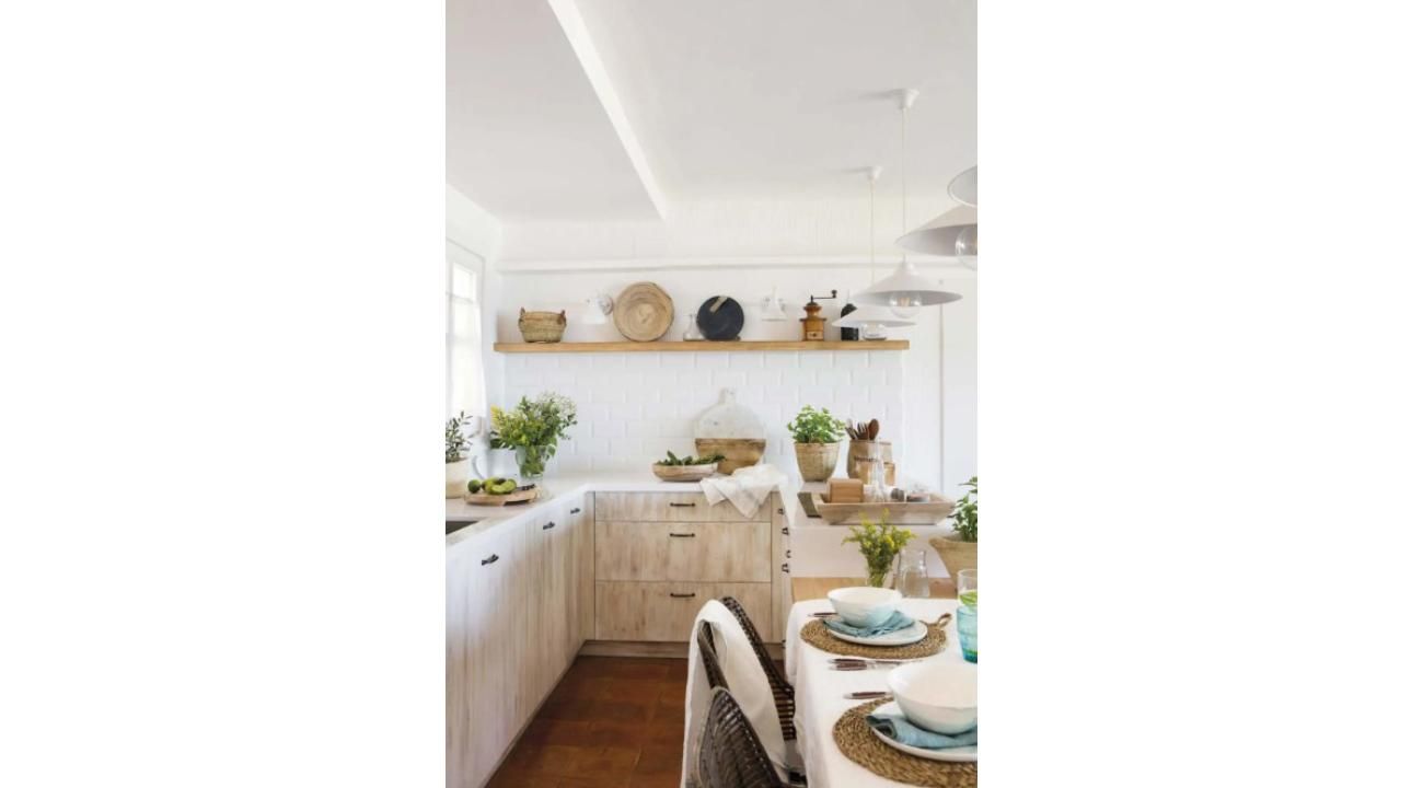 Tendencias 2025: Estantes abiertos, la clave para cocinas modernas y funcionales