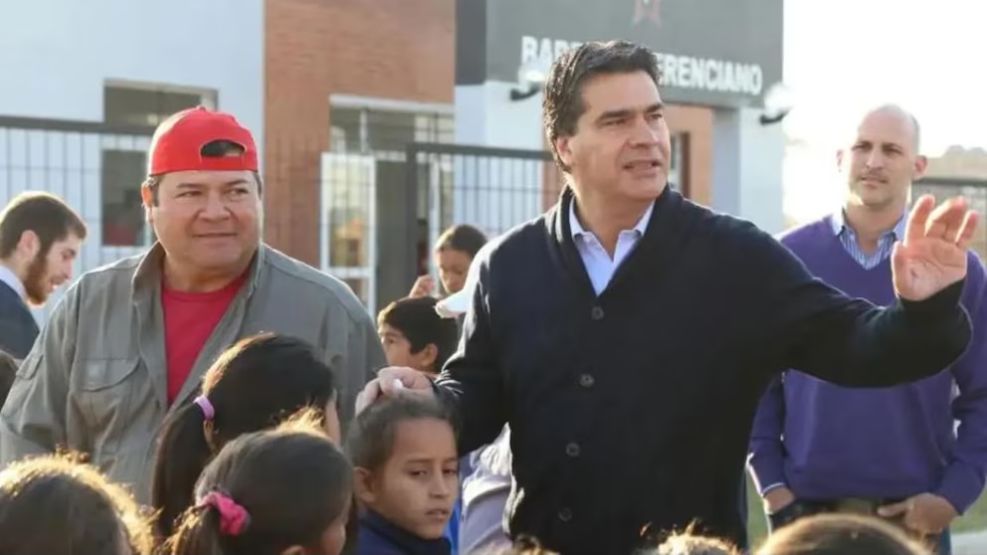 Emerenciano Sena junto a Capitanich