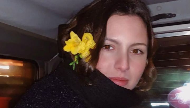 Así es la casa de Clara, la hija menos conocida de Ricardo Darín: explosión de color en el living, obras de arte y el rincón de las mascotas