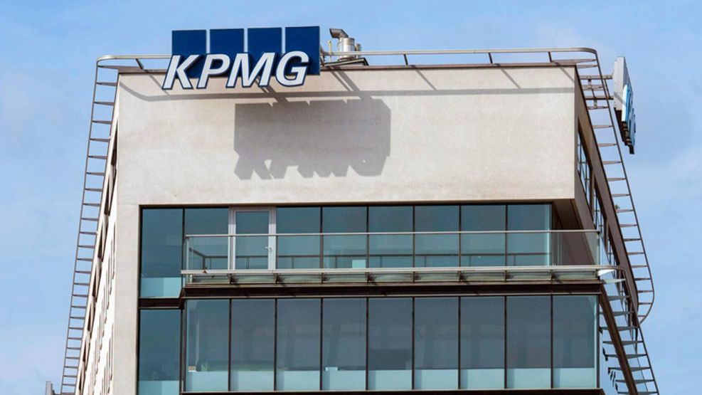 081125_kpmg_bloomberg_g