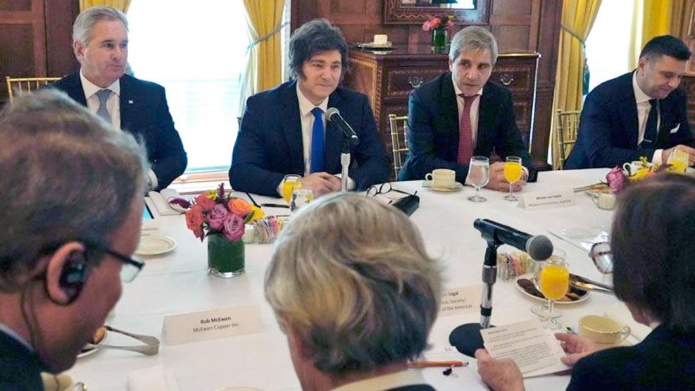 081125_milei_segal_caputo_presidencia_g