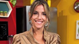 El look clásico y chic de María Belén Ludueña para disfrutar de su familia: denim, blazer y un toque sport