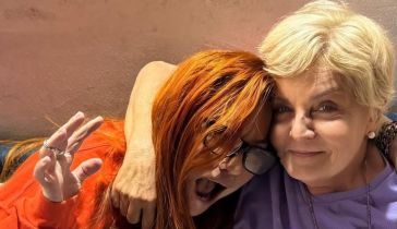 Lowrdez Fernández junto a su mamá, Mabel