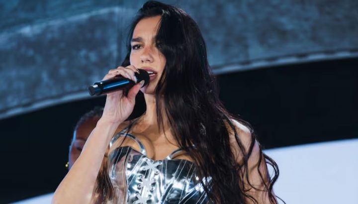 Dua Lipa sorprendió al elegir entre River y Boca el día del Superclásico