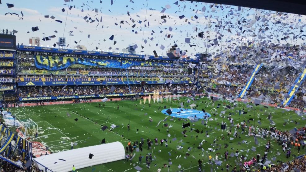 Recibimiento Boca con papelitos