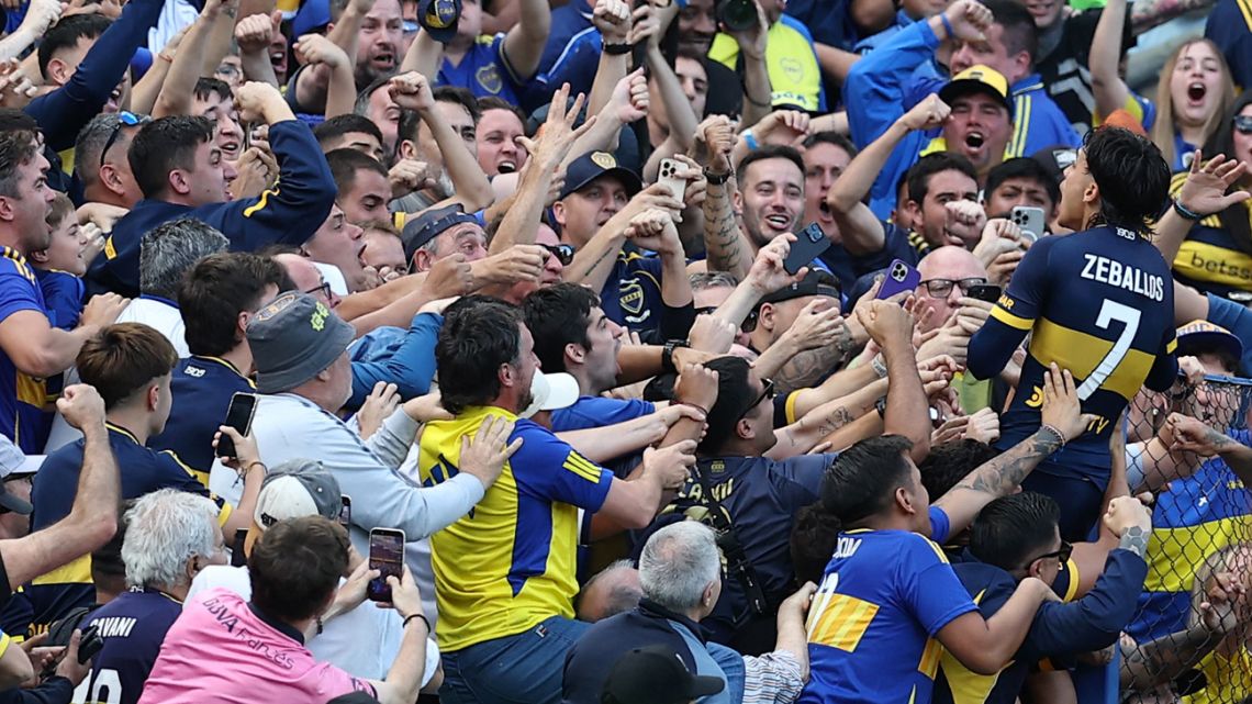 Boca Juniors' forward Exequiel Zeballos celebrates scoring the opening goal during the Argentine Professional Football League 2025 Clausura Tournament match between Boca Juniors and River Plate at the La Bombonera Stadium in Buenos Aires on November 9, 2025. 
