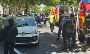 Conductora de 82 años pasó un semáforo en rojo, atropelló y mató.