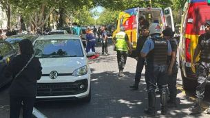 Conductora de 82 años pasó un semáforo en rojo, atropelló y mató.