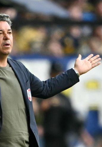 Marcelo Gallardo dirigiendo a River en La Bombonera