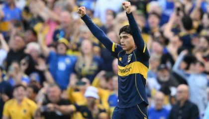 Exequiel Zeballos jugando para Boca Juniors