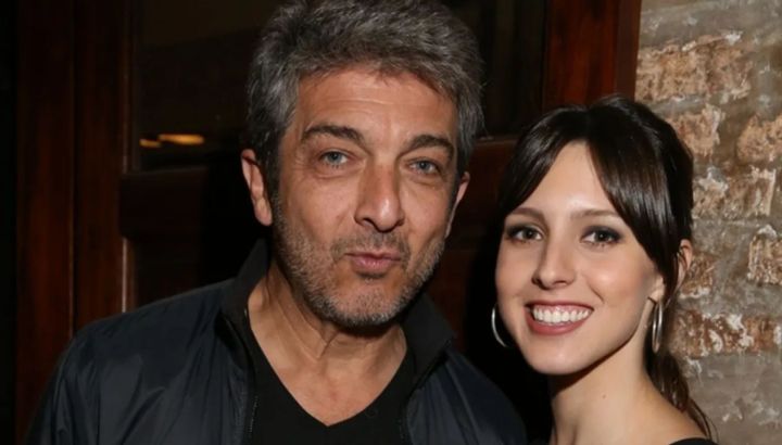 Así es la casa de Clara, la hija menos conocida de Ricardo Darín: rincón para sus mascotas, estilo bohemio y muchas obras de arte