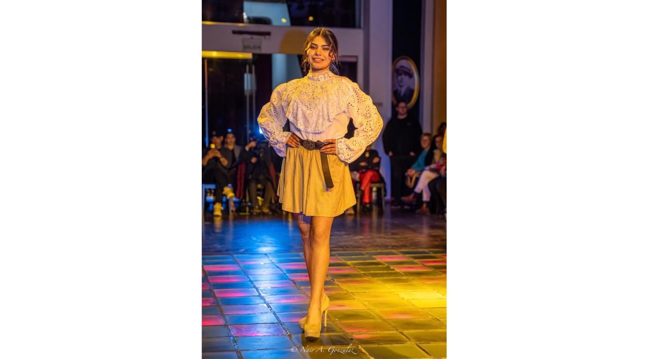 Elizabeth Atelier Diseños de autor auténticos, en pasarela