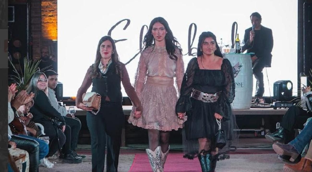 Elizabeth Atelier Diseños de autor auténticos, en pasarela