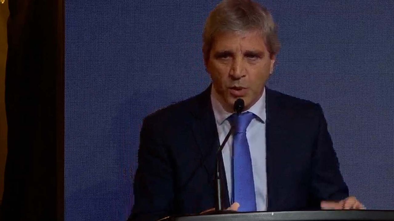 Luis Caputo durante su exposición en CIDES