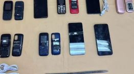 Desbarataron un call center de estafas y extorsiones que operaba desde una cárcel.