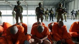Ecuador traslada a los primeros 300 presos a una megacárcel tras la matanza del domingo