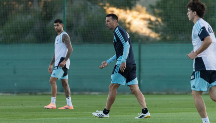 Lionel Scaloni entrenando a la Selección Argentina