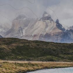 El trabajo aborda la compleja geografía del norte de los Andes patagónicos.