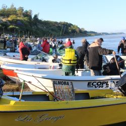 Durante las ocho horas de pesca, la cancha entregó resultados dispares según la zona: algunos equipos obtuvieron solo un par de ejemplares, mientras que otros superaron las veinte piezas. 