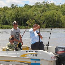 Durante las ocho horas de pesca, la cancha entregó resultados dispares según la zona: algunos equipos obtuvieron solo un par de ejemplares, mientras que otros superaron las veinte piezas. 