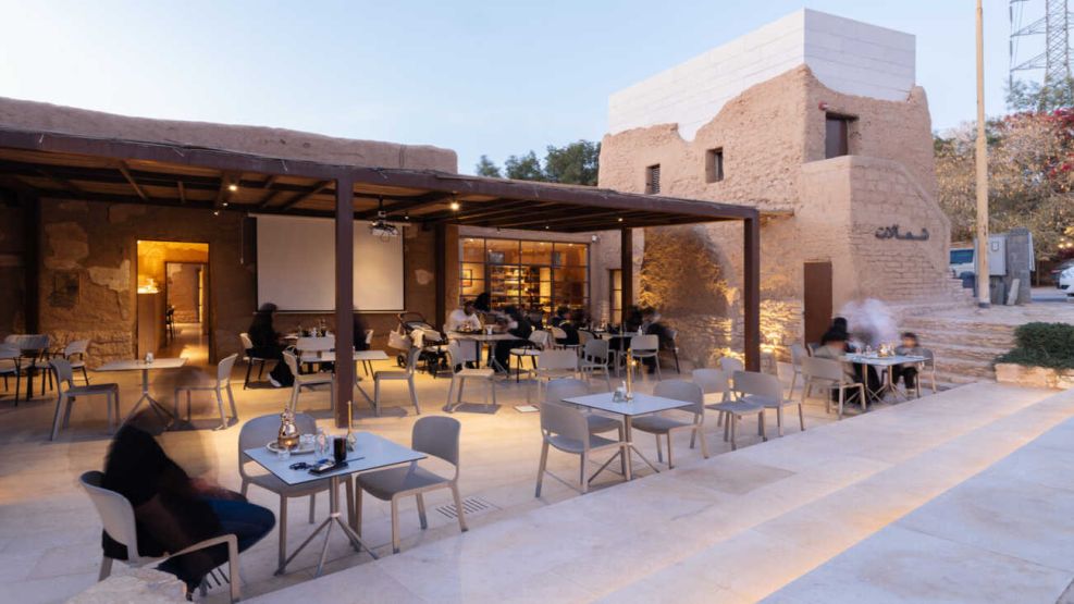 Construcción hecha con bambú, madera o materiales reciclados 20251111