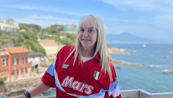 Claudia Villafañe sorprendió a su nieta Azul, la hija de Dalma Maradona, con su mejor receta: Día de abuelos en el jardín