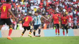 Lionel Messi con la Selección Argentina en Angola