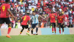 Lionel Messi con la Selección Argentina en Angola