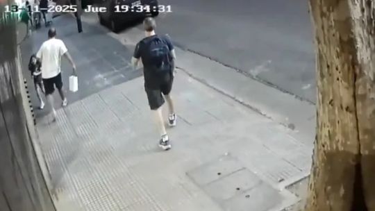 Un joven con carnet de discapacidad pateó a una nena de 7 años mientras caminaba por Palermo