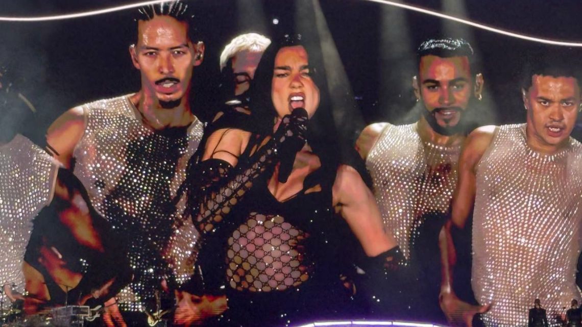 Así es el maquillaje de musa moderna con el que Dua Lipa conquistó Buenos Aires: los consejos de una experta