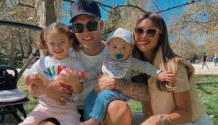 Lautaro Martínez y Agustina Gandolfo junto a sus hijos Nina y Theo