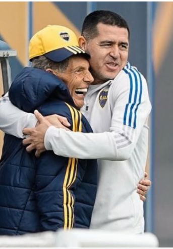 Juan Román Riquelme junto a Miguel Ángel Russo