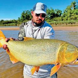 El Paraná Medio a la altura de Esquina, Corrientes, cuenta con zonas poco frecuentadas que en esta época permiten realizar un grand slam de surubíes, dorados y pacúes.