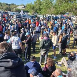 El golpe de escena llegó en el final. A menos de una hora del cierre, emergió la pieza que nadie pudo destronar: una corvina de 2,732 kilos capturada por Facundo López de Ipiña, pescador de Tres Arroyos, referente zonal y actual campeón del Gran Prix del Sudeste. (Foto: Omar Calafate)