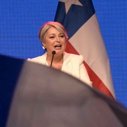 La candidata presidencial de Chile, Jeannette Jara, de la coalición Unidad por Chile, tras los primeros resultados de las elecciones generales, en Santiago. Foto de Rodrigo ARANGUA / AFP | Foto:AFP