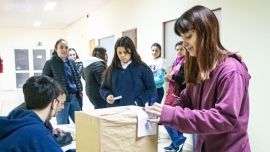 Los jóvenes de 16 a 30 años se interesan por la política pero descreen de las instituciones y de los dirigentes