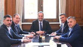 Zdero reunido con Adorni y Santilli