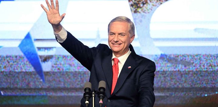 El candidato presidencial de Chile, José Antonio Kast, del partido Partido Republicano, tras los primeros resultados de las elecciones generales, en Santiago. Foto de Marvin RECINOS / AFP