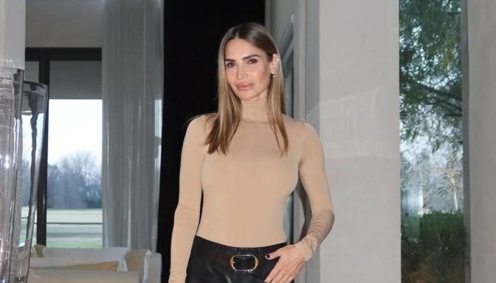 Adiós al jean: María Vázquez tiene el vestido lencero ideal para las tardes de primavera