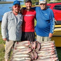 El guía Damario visitó laguna Las Barrancas el último fin de semana y confirmó lo que muchos intuían: la lisa regresó con fuerza y está respondiendo muy bien.