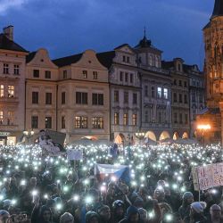 Manifestación durante los actos conmemorativos del 36º aniversario de la Revolución de Terciopelo de 1989, en la plaza del Casco Antiguo de Praga, República Checa. Foto de Michal Cizek / AFP | Foto:AFP