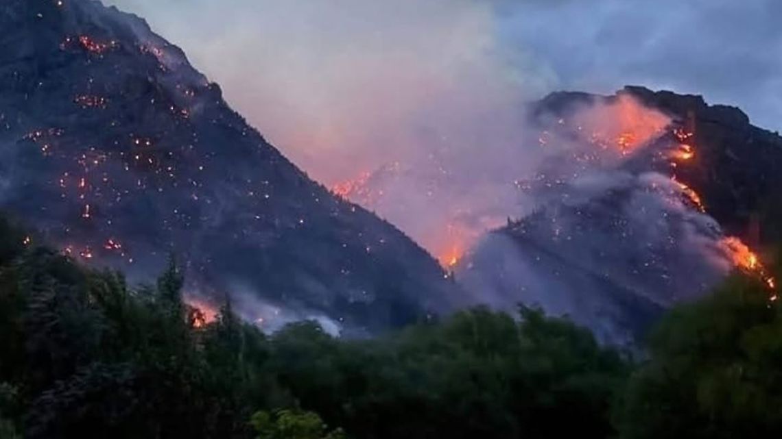 Así está la situación de los incendios en la Patagonia con focos ...