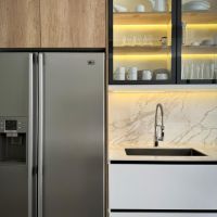 Cocina NH5753: funcionalidad y diseño en un lote angosto