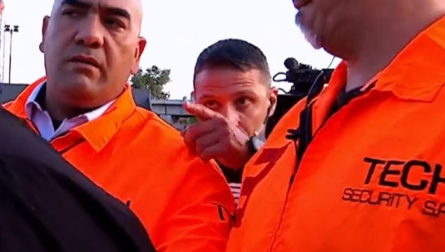 El momento en el que el juez Andrés Gariano amenaza al entrenador Frank Kudelka